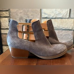 KORKS EASE GABRIELLA, SZ 8.5 SUEDE/LEATHER BOOTIES